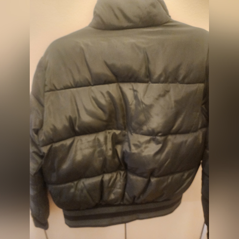 Women's Green Puffer Jacket - Picture 5 of 7